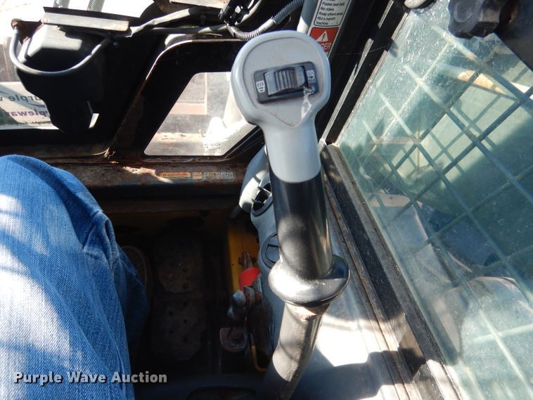 image for item DG5893 2013 New Holland L230 skid steer