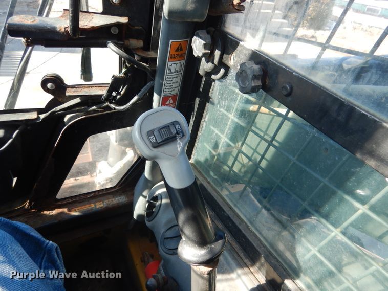 image for item DG5893 2013 New Holland L230 skid steer