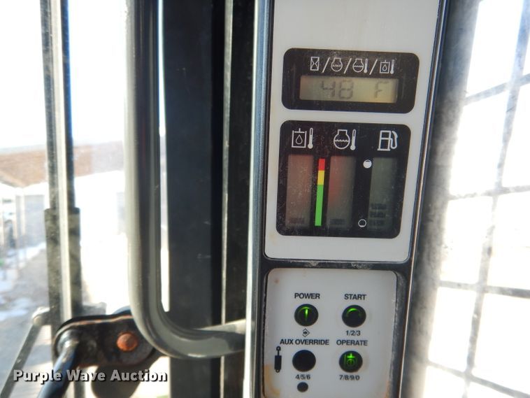 image for item DG5893 2013 New Holland L230 skid steer