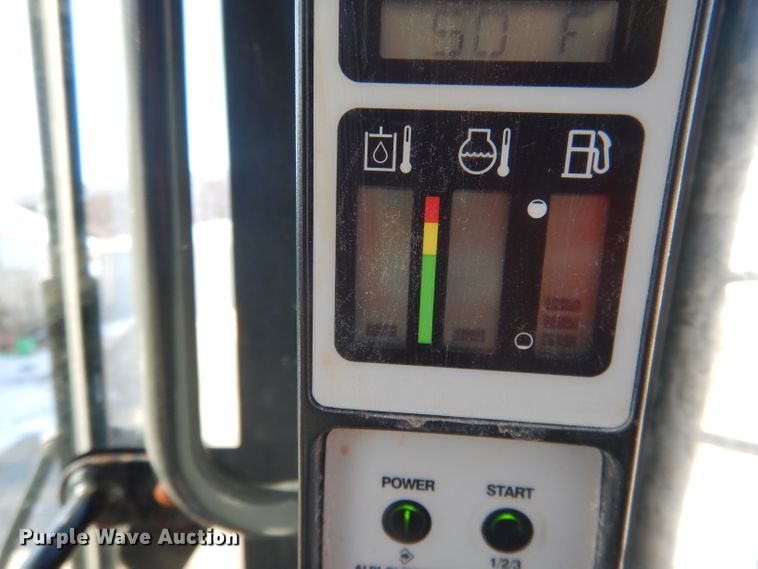 image for item DG5893 2013 New Holland L230 skid steer