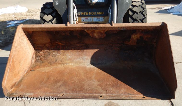 image for item DG5893 2013 New Holland L230 skid steer