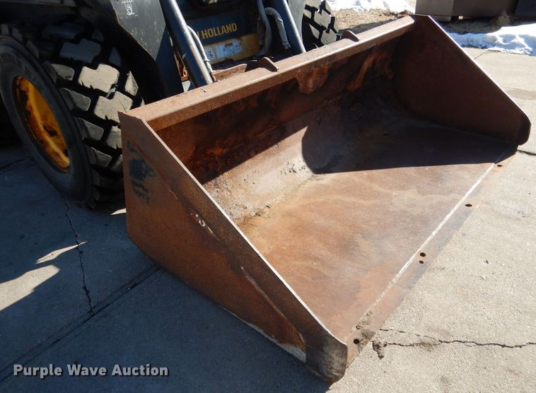 image for item DG5893 2013 New Holland L230 skid steer