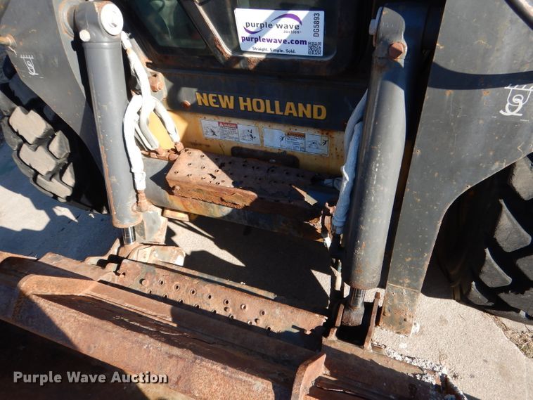 image for item DG5893 2013 New Holland L230 skid steer