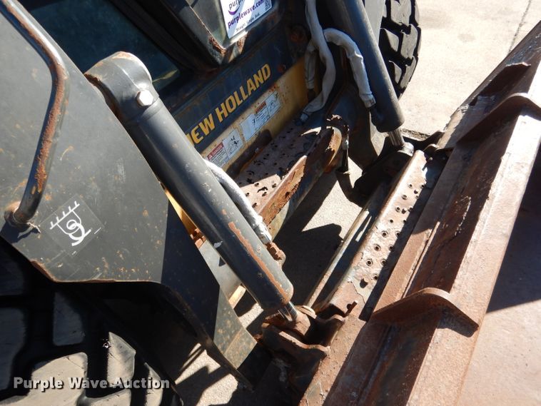 image for item DG5893 2013 New Holland L230 skid steer