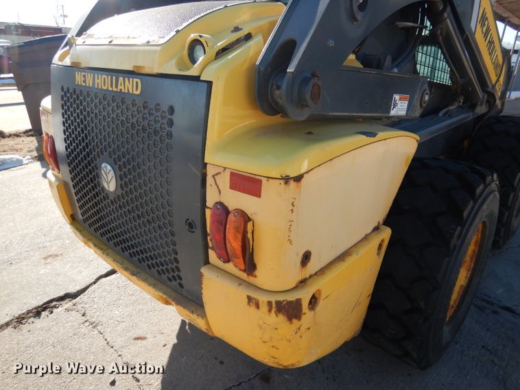image for item DG5893 2013 New Holland L230 skid steer