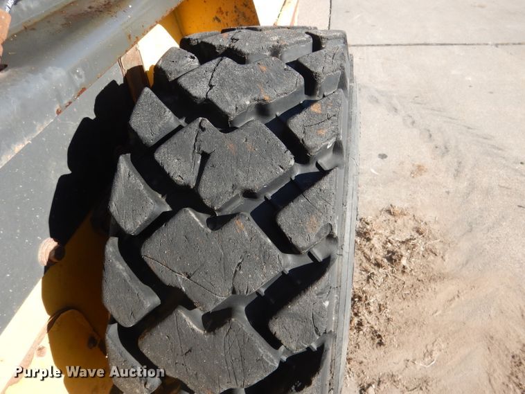 image for item DG5893 2013 New Holland L230 skid steer