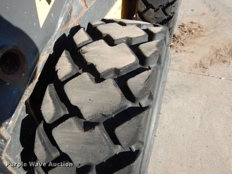 image for item DG5893 2013 New Holland L230 skid steer