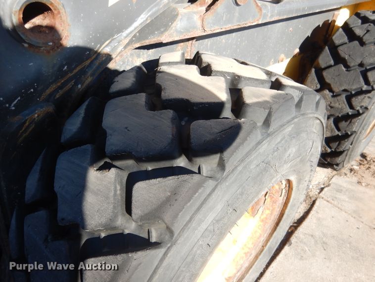 image for item DG5893 2013 New Holland L230 skid steer