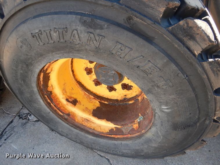 image for item DG5893 2013 New Holland L230 skid steer