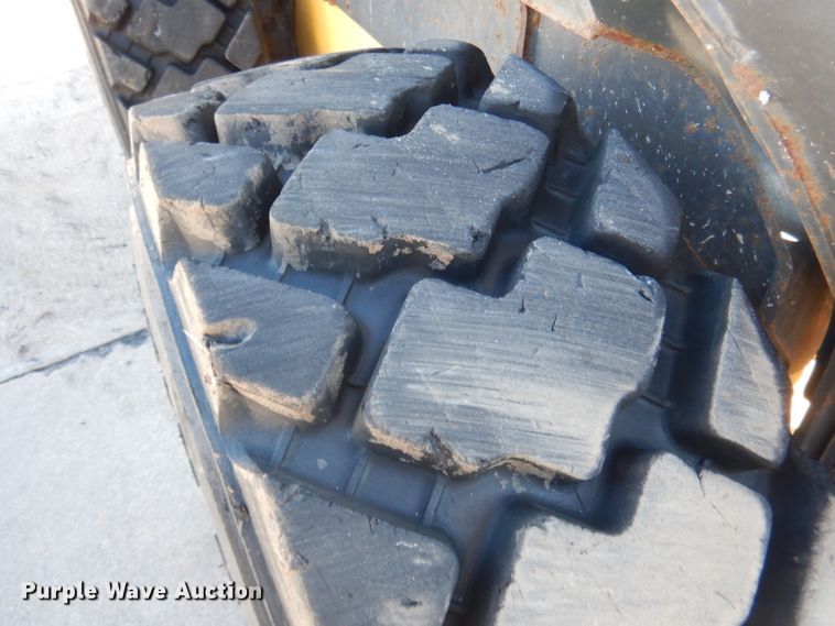 image for item DG5893 2013 New Holland L230 skid steer