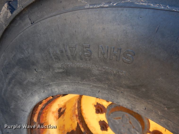 image for item DG5893 2013 New Holland L230 skid steer