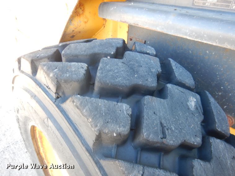 image for item DG5893 2013 New Holland L230 skid steer