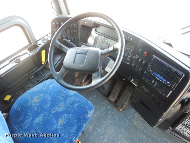 image for item DG5899 1998 Prevost coach bus