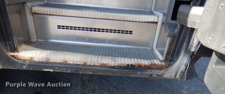 image for item DG5899 1998 Prevost coach bus