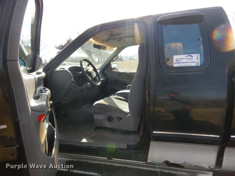 image for item DH5076 1997 Ford F250 SuperCab pickup truck