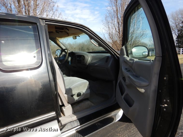 image for item DH5076 1997 Ford F250 SuperCab pickup truck