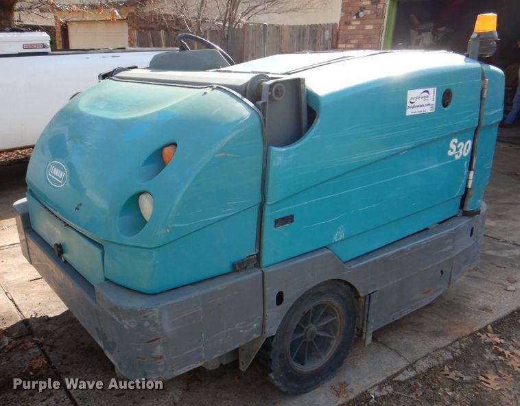 image for item DH5305 2009 Tennant S30 sweeper