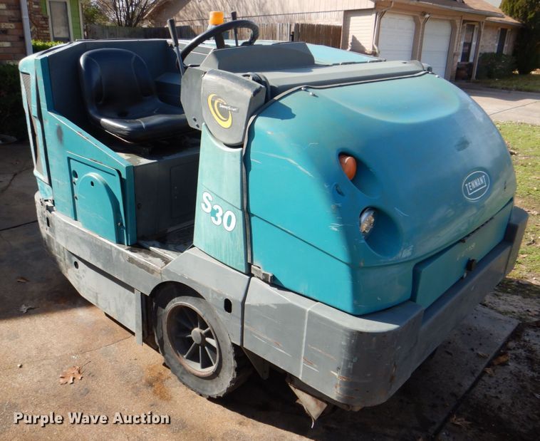 image for item DH5305 2009 Tennant S30 sweeper
