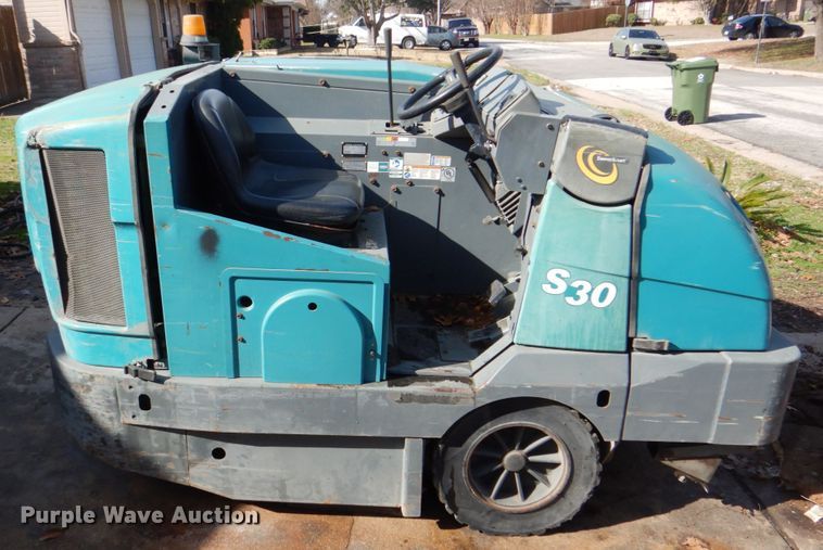 image for item DH5305 2009 Tennant S30 sweeper