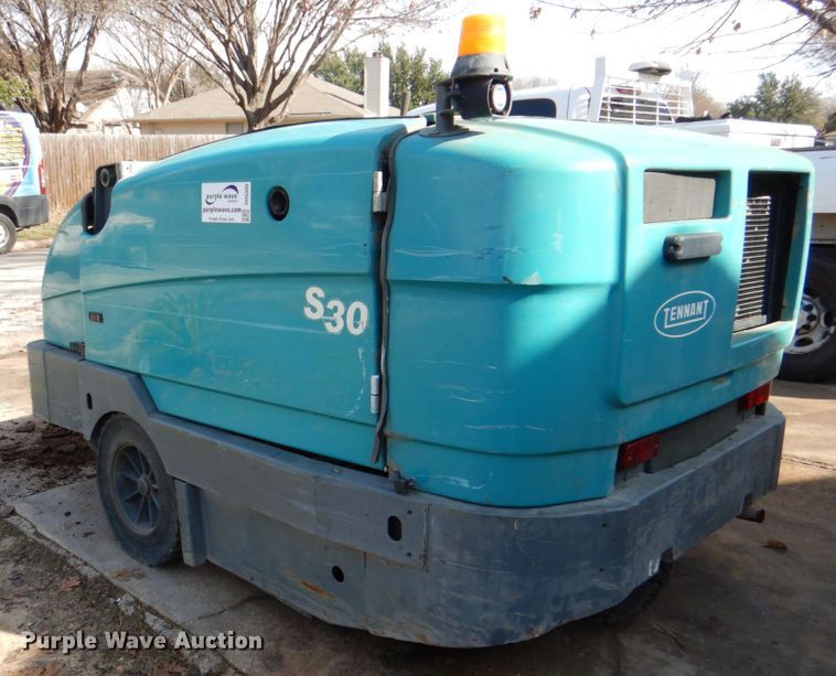 image for item DH5305 2009 Tennant S30 sweeper