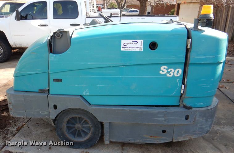 image for item DH5305 2009 Tennant S30 sweeper