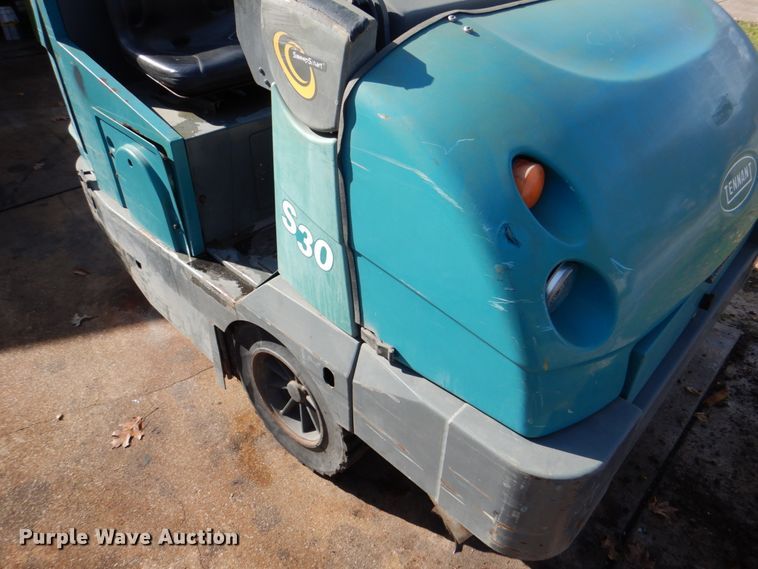 image for item DH5305 2009 Tennant S30 sweeper