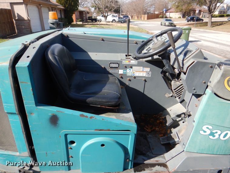 image for item DH5305 2009 Tennant S30 sweeper