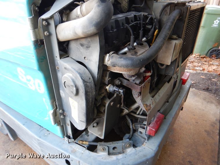 image for item DH5305 2009 Tennant S30 sweeper