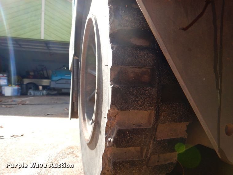 image for item DH5305 2009 Tennant S30 sweeper