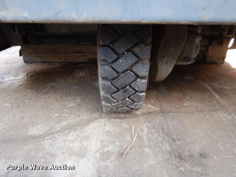 image for item DH5305 2009 Tennant S30 sweeper