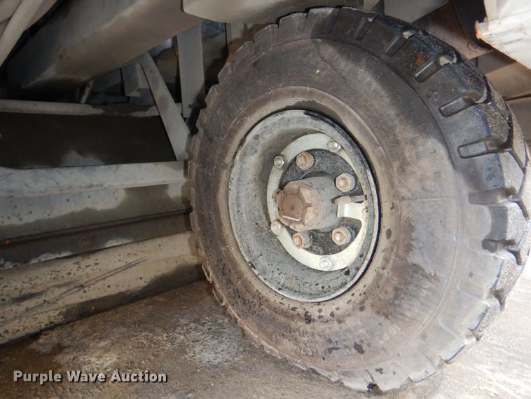 image for item DH5305 2009 Tennant S30 sweeper