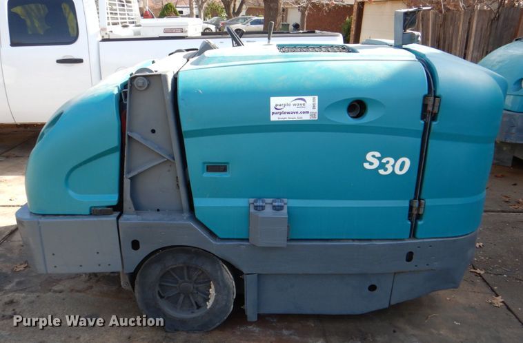 image for item DH5306 2013 Tennant S30 sweeper