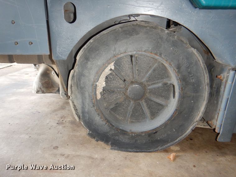 image for item DH5306 2013 Tennant S30 sweeper