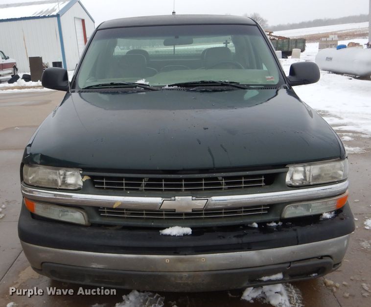 image for item DH6338 2002 Chevrolet Silverado 1500 Ext. Cab pickup truck