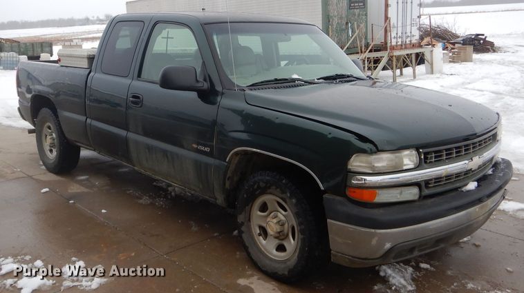 image for item DH6338 2002 Chevrolet Silverado 1500 Ext. Cab pickup truck