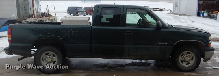 image for item DH6338 2002 Chevrolet Silverado 1500 Ext. Cab pickup truck