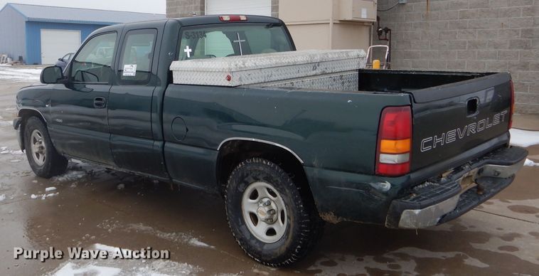 image for item DH6338 2002 Chevrolet Silverado 1500 Ext. Cab pickup truck