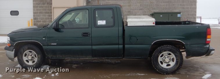 image for item DH6338 2002 Chevrolet Silverado 1500 Ext. Cab pickup truck