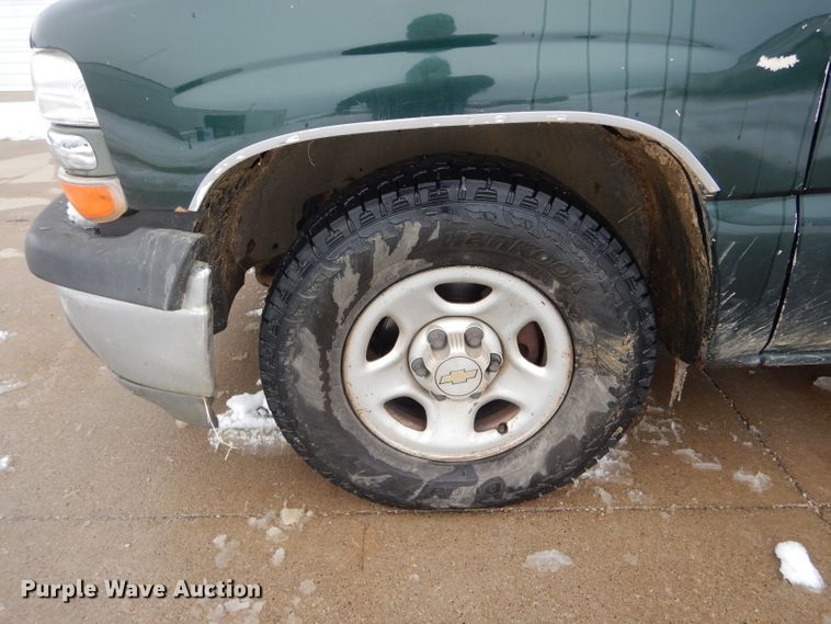 image for item DH6338 2002 Chevrolet Silverado 1500 Ext. Cab pickup truck