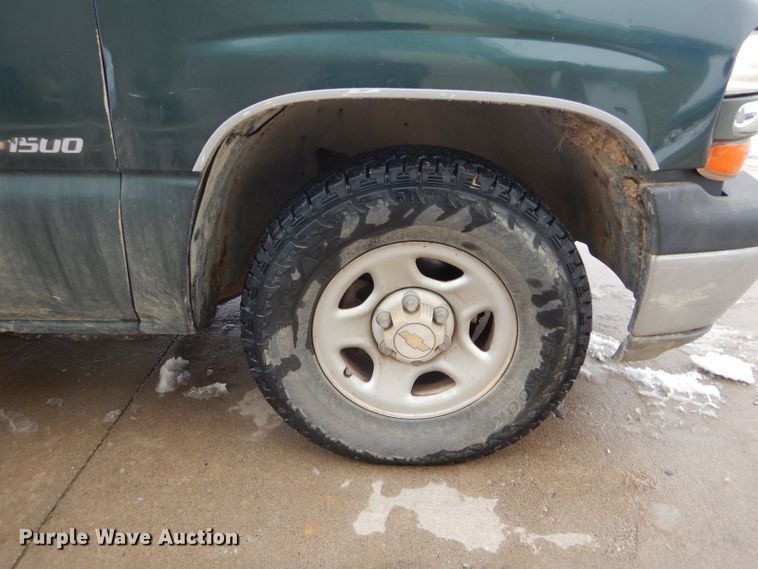 image for item DH6338 2002 Chevrolet Silverado 1500 Ext. Cab pickup truck