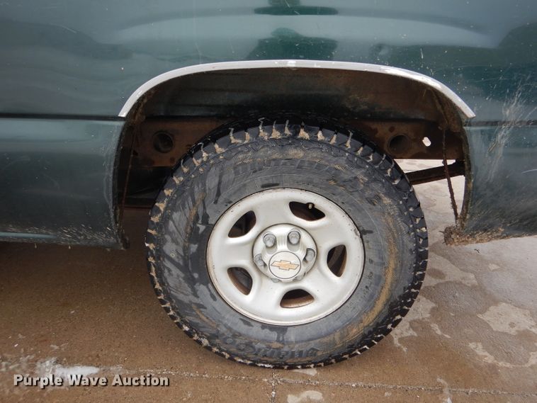 image for item DH6338 2002 Chevrolet Silverado 1500 Ext. Cab pickup truck