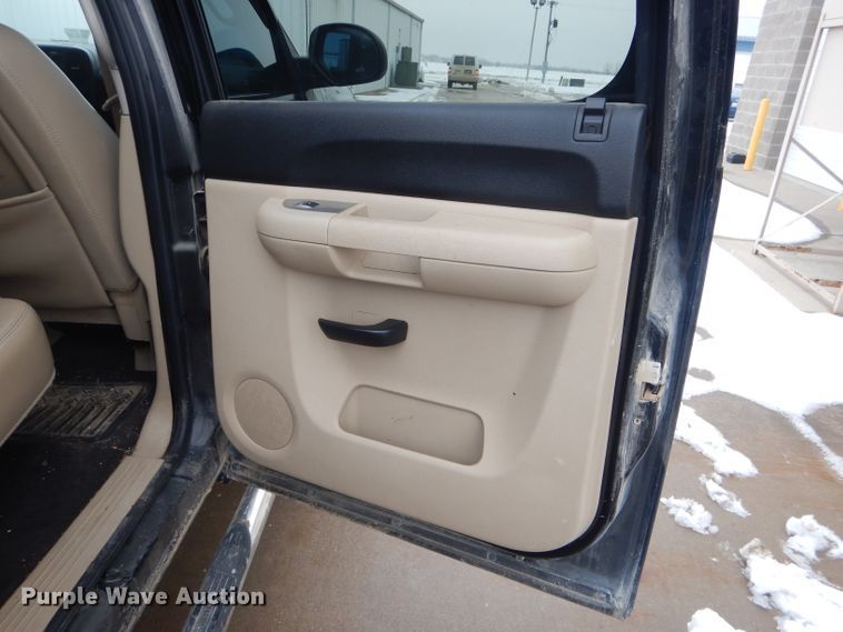 image for item DH6340 2007 Chevrolet Silverado 1500 Crew Cab pickup truck