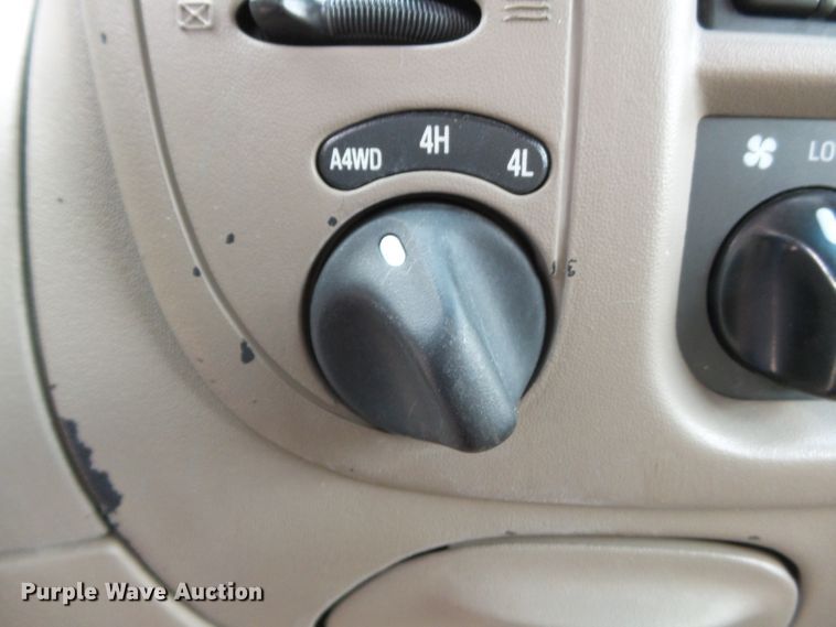 image for item DH7829 2000 Ford Expedition XLT SUV