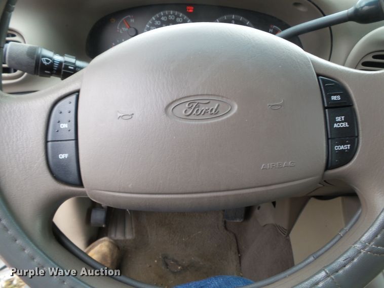 image for item DH7829 2000 Ford Expedition XLT SUV