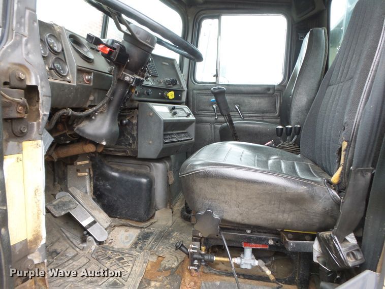 image for item DH7836 1999 Mack DM690S log loader truck