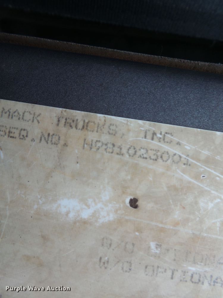 image for item DH7836 1999 Mack DM690S log loader truck