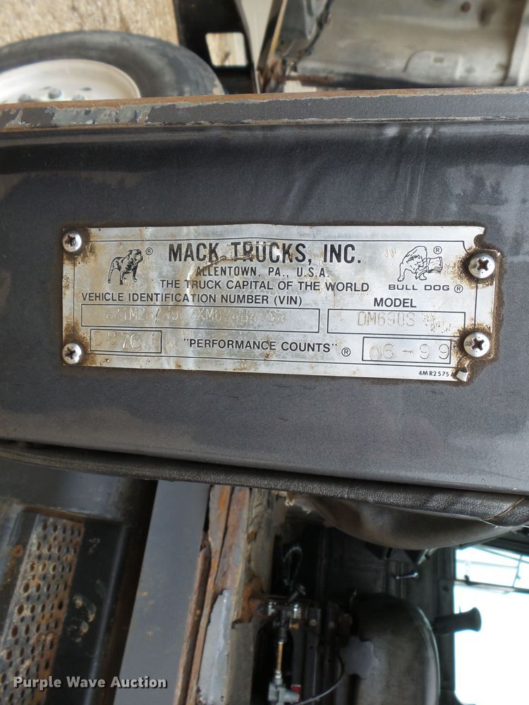 image for item DH7836 1999 Mack DM690S log loader truck