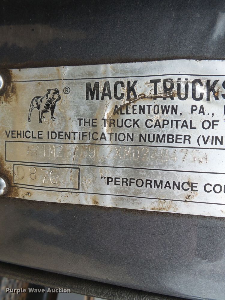 image for item DH7836 1999 Mack DM690S log loader truck