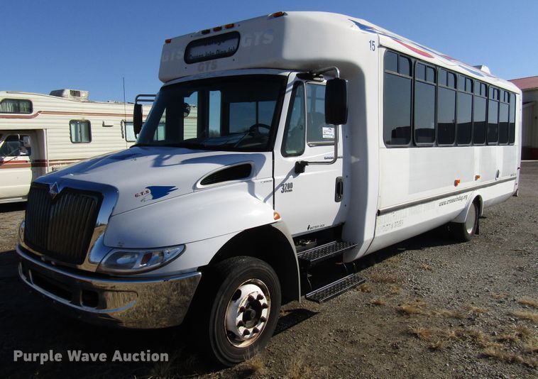 image for item DH8328 2006 International 3200 shuttle bus