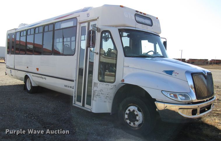 image for item DH8328 2006 International 3200 shuttle bus